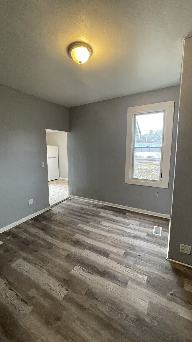 Building Photo - Cozy 1-Bedroom in Sharon – Walkable Location, Pets Welcome!