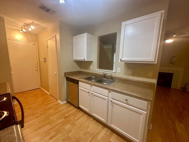 Building Photo - July Move-In Special- 3/2.5 in Gated Commu...