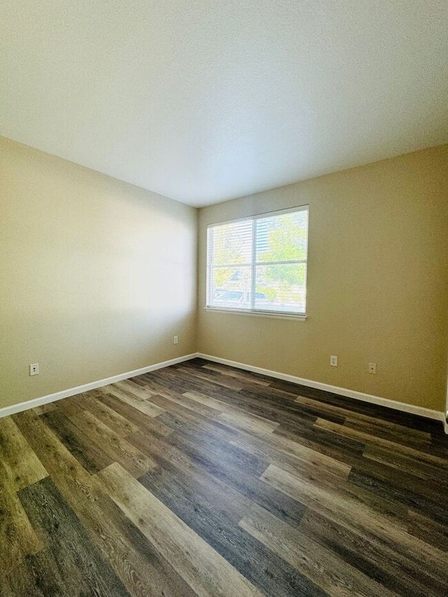 Building Photo - Beautiful, 2 Bed/2 Bath Condo in High Plai...