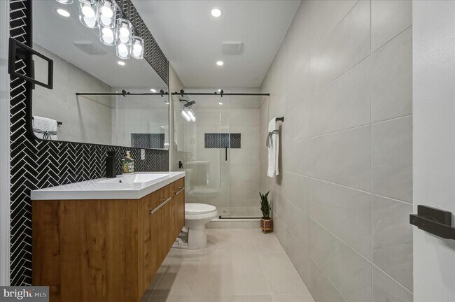 Building Photo - 110 Elaine Dr