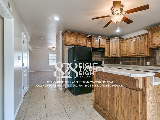 Building Photo - Spacious 2 Bed/1.5 Bath Norman Townhome Du...