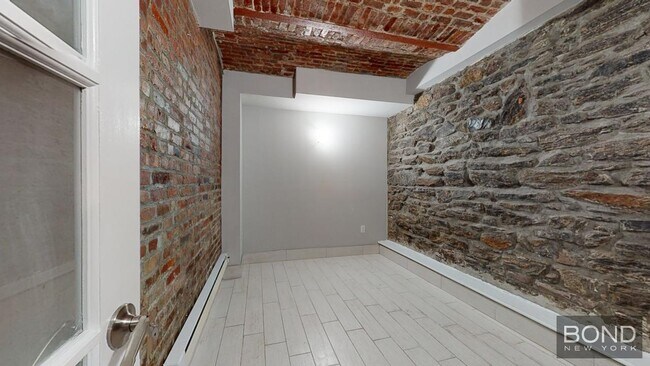 Building Photo - 336 E 18th St