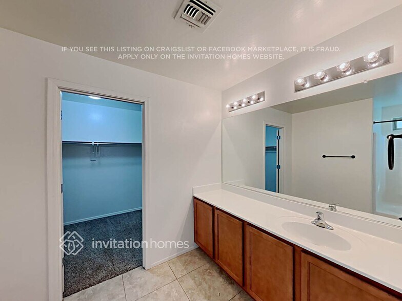 Building Photo - 9535 E Belmont Ave