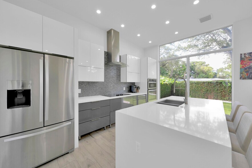 Building Photo - 5720 Coral Way