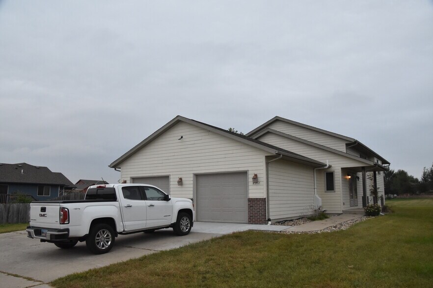 Building Photo - 8102 S Hughes Ave