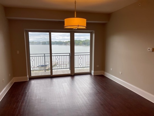 Building Photo - 728 N Diamond Lake Rd