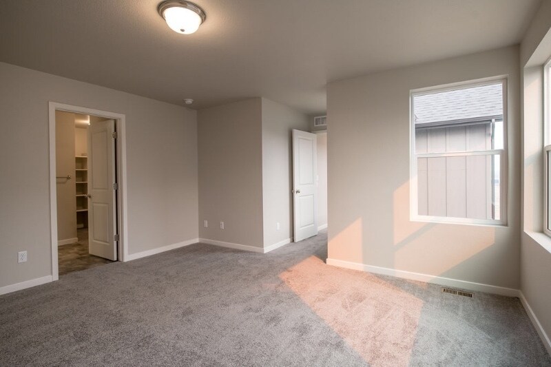 Building Photo - 2733 Conquest St