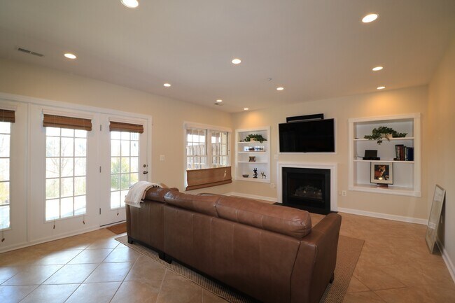 Building Photo - "Coming Soon" Luxury 4 Level Picturesque T...