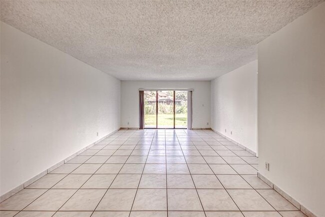 Building Photo - 9818 Nob Hill Ct