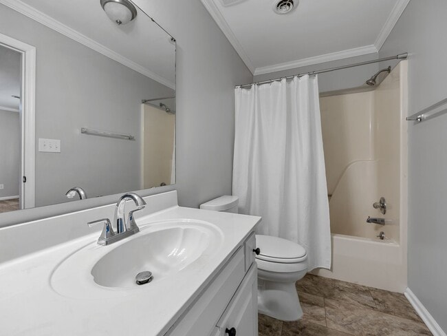 Building Photo - Luxury Living Awaits in this 6 Bedroom, 5 Bathroom Home – Elegant Comfort in a Prime Location