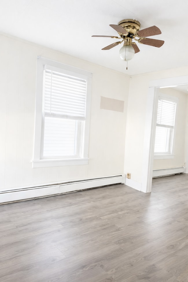 Building Photo - Cozy Milford Single Family – 3 Beds, Laundry, Parking!