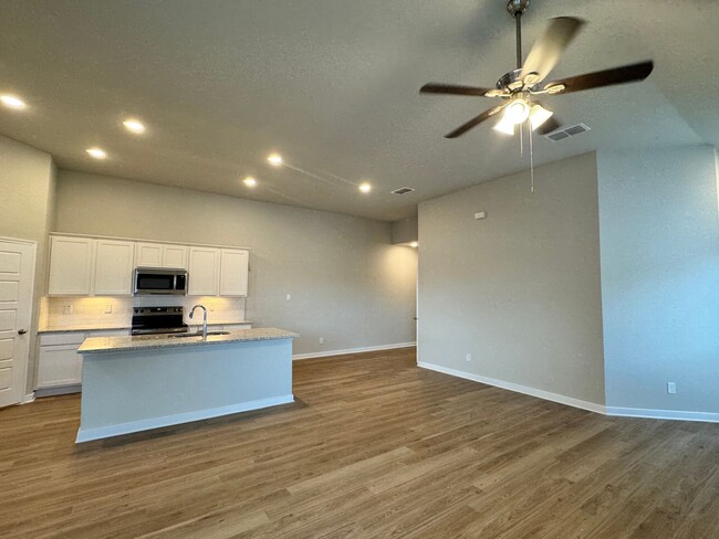 Building Photo - Fantastic New Construction Duplex in Buda