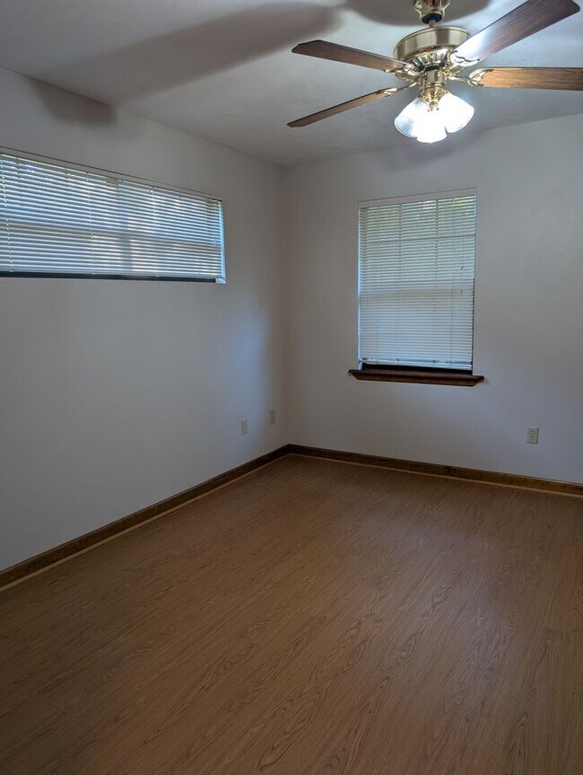 Building Photo - 8790-8793 Louvinia Way