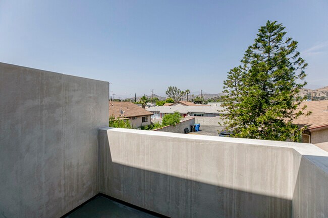 Building Photo - 10938 Nettleton St