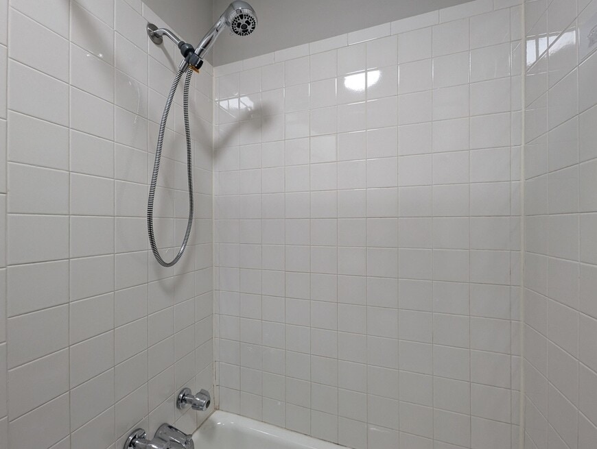 Building Photo - 3824 N Fremont