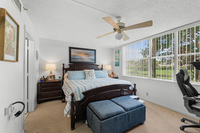 Building Photo - 14527 Bonaire Blvd