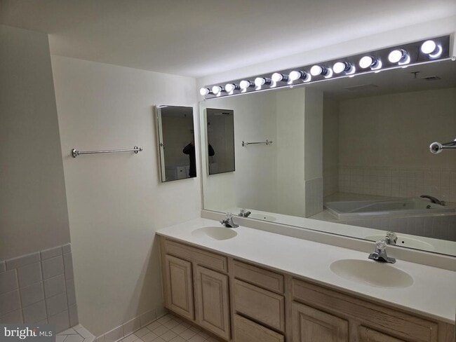 Building Photo - 5450 Whitley Park Terrace