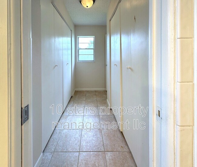 Building Photo - 31211 Stoney Brook Dr