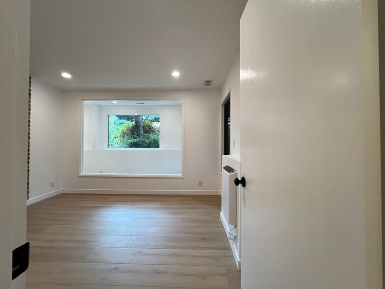 Building Photo - 4204 85th Ave SE