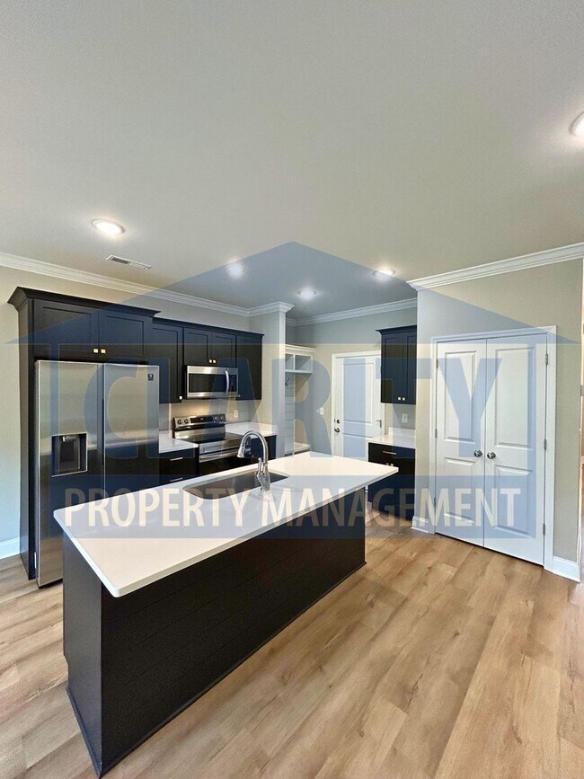 Building Photo - Modern two bedroom townhome!