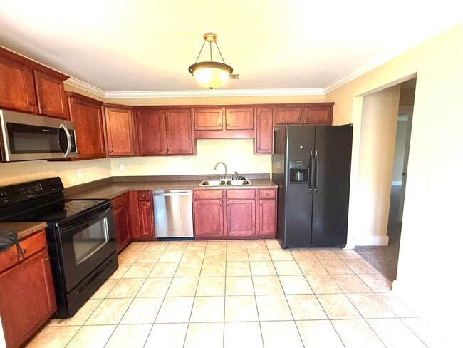 Building Photo - **3 Bed 2 Bath With a Garage In Park Lake** Call 334-366-9198 to schedule a self tour