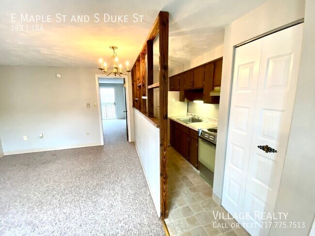 Building Photo - 505 E Maple St