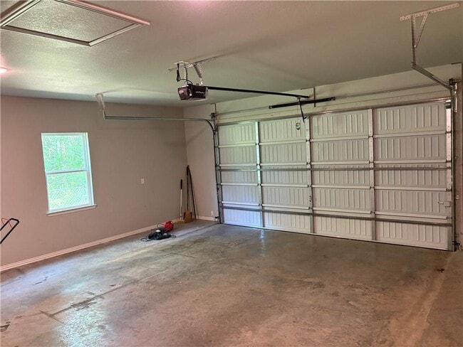 Building Photo - 19 Boreland Ln