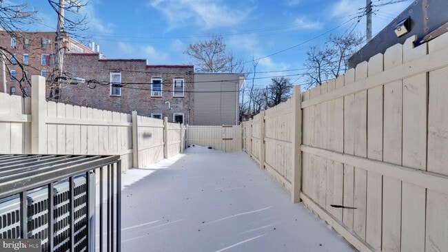 Building Photo - 307 S Smallwood St