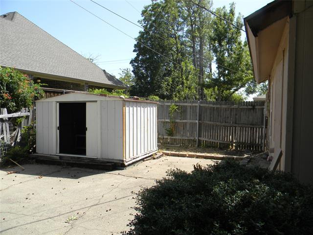 Building Photo - 809 Windcrest Dr