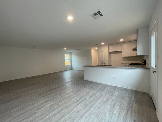 Building Photo - Single family home for rent