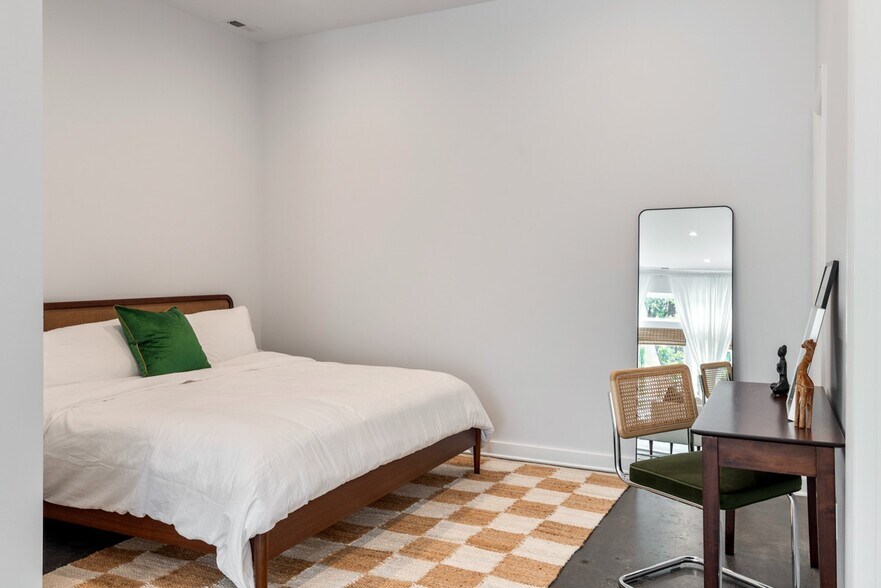 Building Photo - 4451 SE Division St