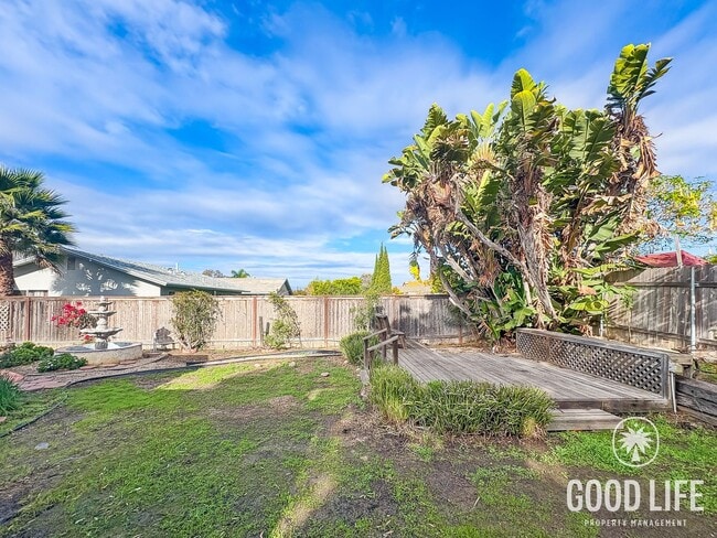 Building Photo - Rare Large Lot + Open Floorplan with Beautiful Artisting Styling