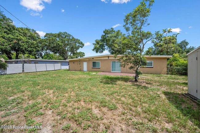 Building Photo - 855 Delano Rd