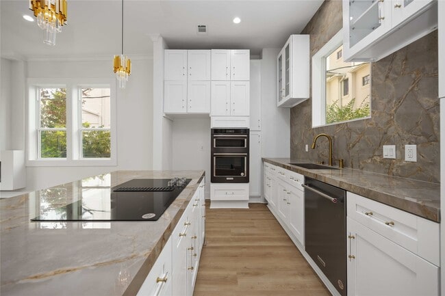 Building Photo - 1413 Stanford St