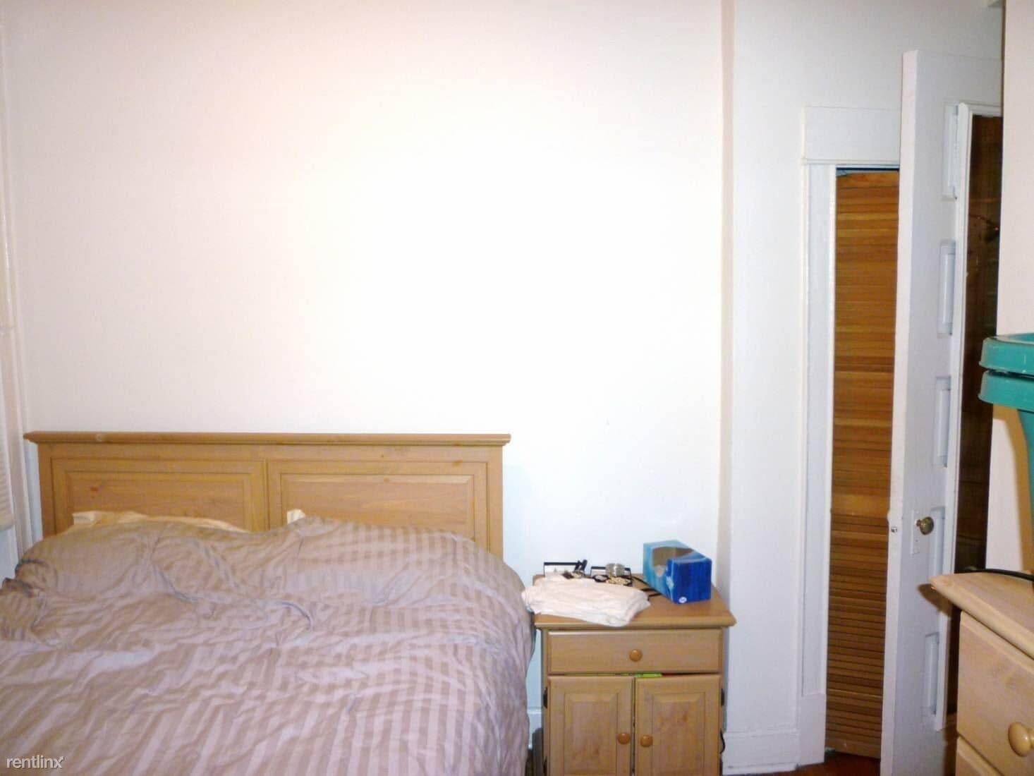 Building Photo - 1129 W Oakdale Ave