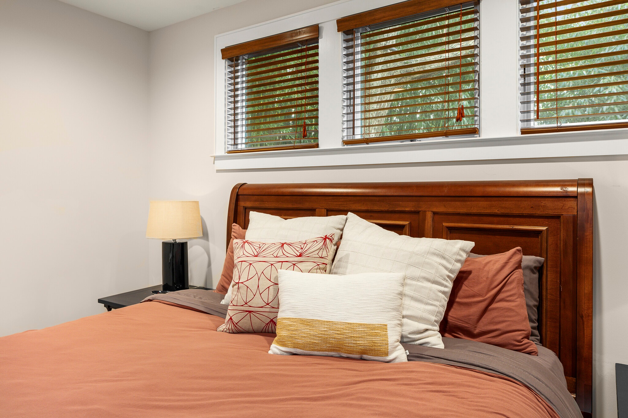 Building Photo - 279 E Chestnut St