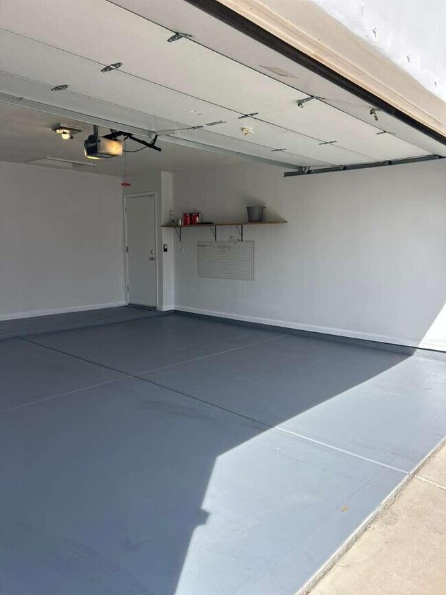 Building Photo - 15822 N 5th Ave