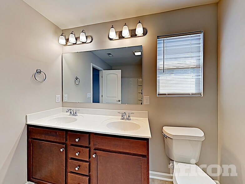 Building Photo - 1195 Thanet St SW