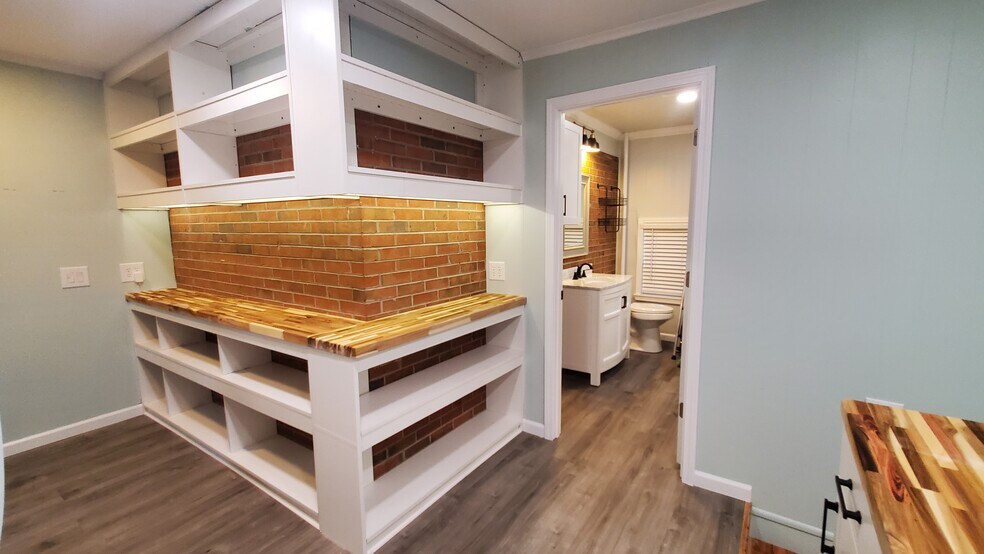 Building Photo - 2412 Jacqueline Cir