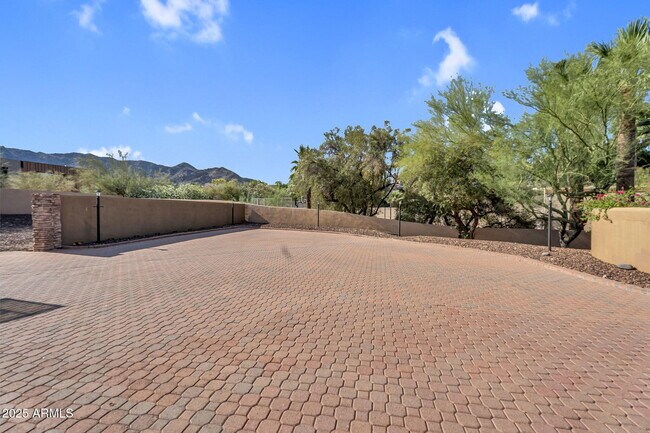 Building Photo - 7000 N 47th St