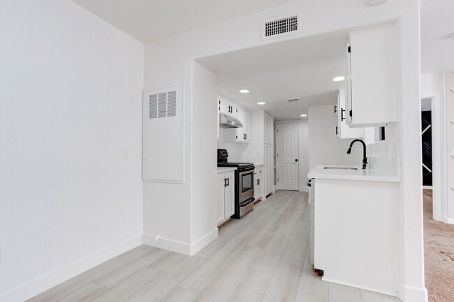 Building Photo - 5792 Ambassador Ave