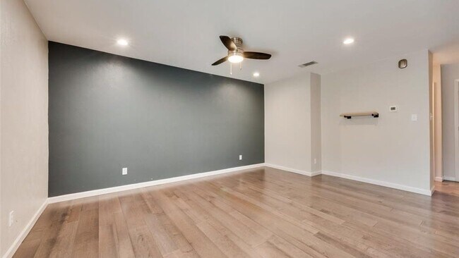 Building Photo - 2321 Norway Dr