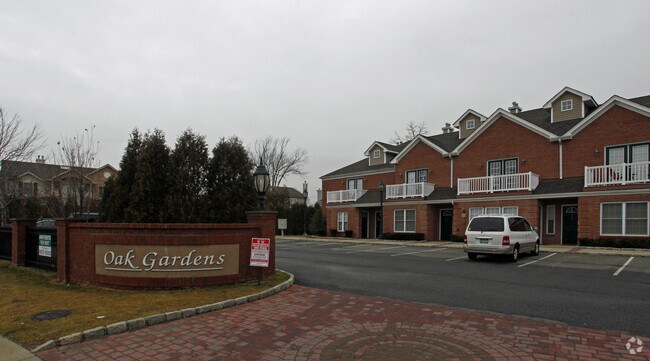 Building Photo - 380-398 W Montauk Hwy