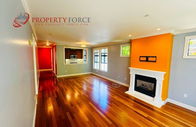 Building Photo - Beautiful 2 Bed 2 bath Available with grea...