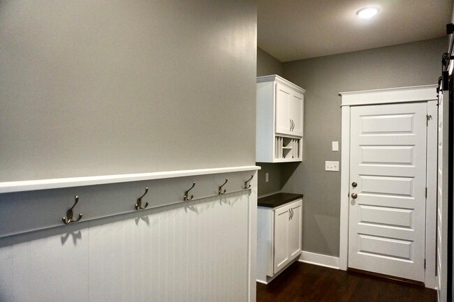 Building Photo - 2219 Hannington Mews