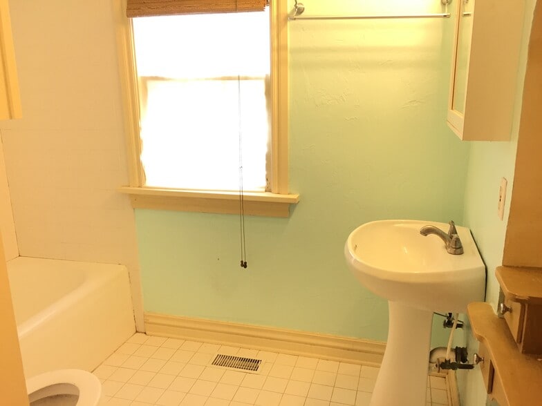 Building Photo - 2133 NW 29th St.