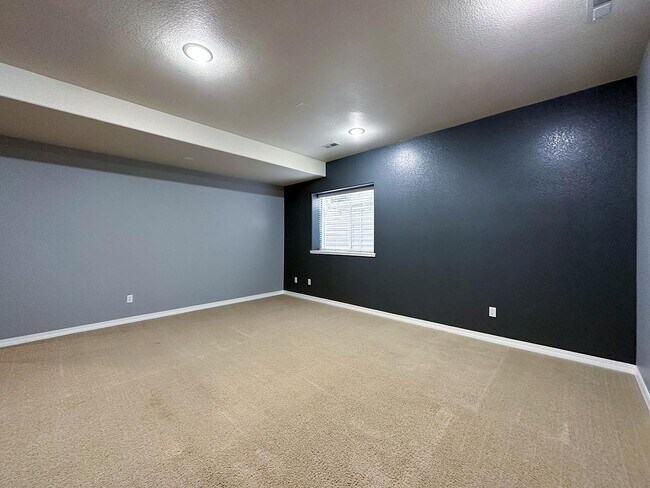 Building Photo - 2705 Stone Creek Rd