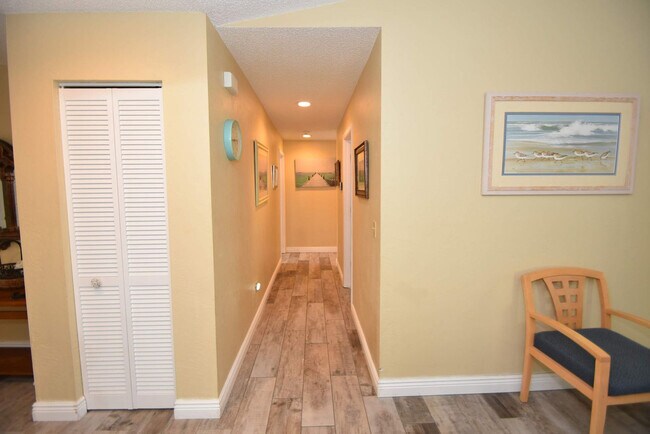 Building Photo - 3 Cherokee Ct W