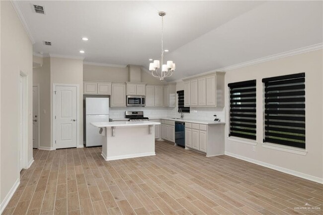 Building Photo - 17 Highland Ave