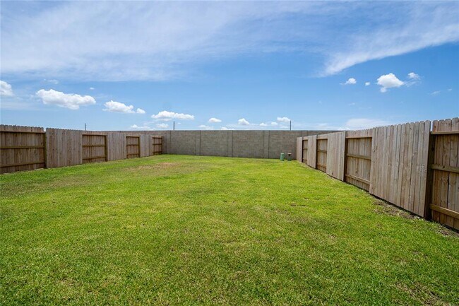 Building Photo - 5092 Marcasca Dr